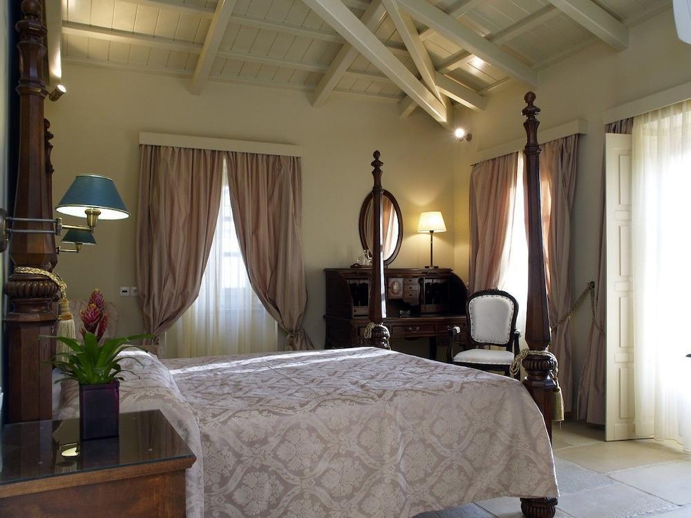 Angelica Traditional Boutique Hydra (Saronic Islands)